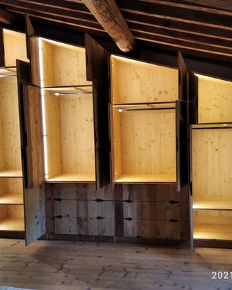 armadio con letto comodini in legno abete vecchio