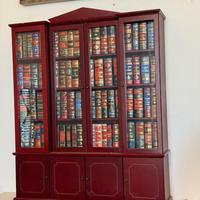 Mobile vetrina con libri miniatura