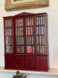 Mobile vetrina con libri miniatura