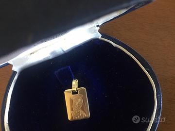 Ciondolo con Madonnina oro 18 ct