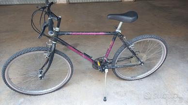 Bicicletta MTB cambio shimano 26 pollici