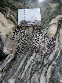 Orecchini di bigiotteria