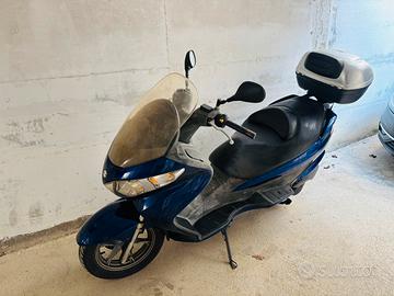 Suzuki Burgan 200 cc Scooter