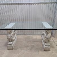 Tavolo con Piano in Vetro e Basamenti in cemento