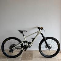 Specialized Enduro Carbon taglia L 29”