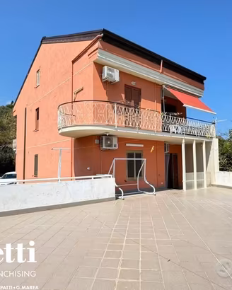 Casa indipendente 3 appartamenti