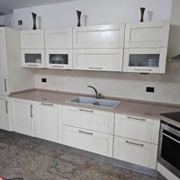 Cucina Scavolini con piano in Fragranite.