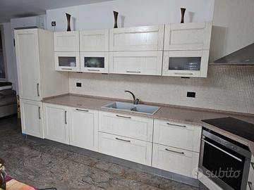 Cucina Scavolini con piano in Fragranite.