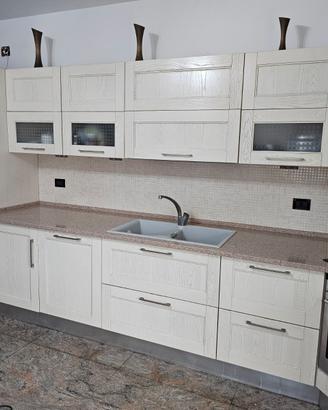 Cucina Scavolini con piano in Fragranite.