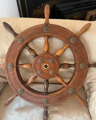 Timone nautico vintage con inserti in ottone