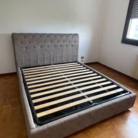 Letto matrimoniale con testiera e contenitore