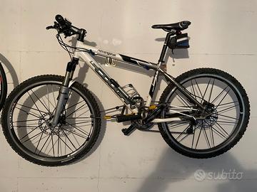 Mountain Bike Lee Coogan Revenge al