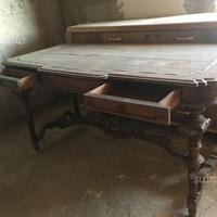 Tavolo antico lavorato in massello del '800