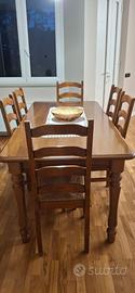 Tavolo e sedie in legno massello di noce nazionale
