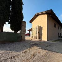 Casale indipendente in collina
