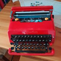 Macchina da scrivere Olivetti Valentine anni 70