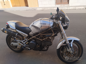 Moto Ducati Monster 750
