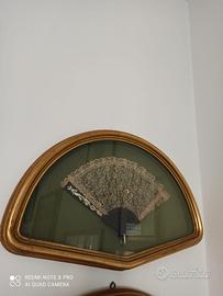 Quadro con ventaglio stile antico