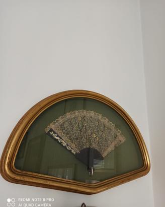 Quadro con ventaglio stile antico