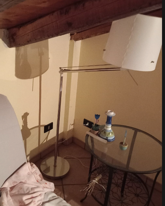 Lampada da terra moderna in metallo cromato 
