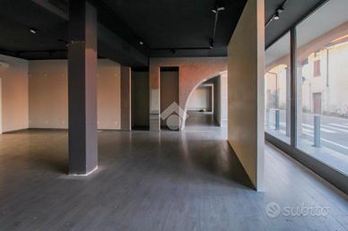 NEGOZIO A CASTREZZATO