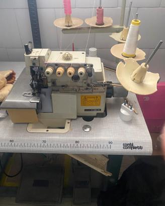 Macchina da cucire tagli e cuci