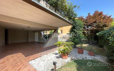 VILLLA A SCHIERA DI TESTA CON GIARDINO