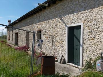 PORZIONE DI RUSTICO SU DUE LIVELLI, POSTO AUTO, GI