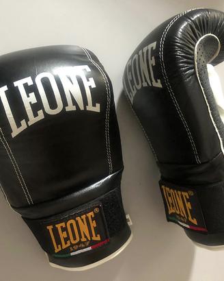 Guanti kick boxing, conchiglia e 2 bende