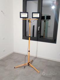 Fari led ip 65  con treppiedi a sfilo