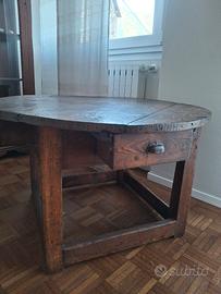 Tavolo tondo effetto rustico