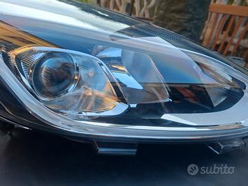faro anteriore destro a LED  x Fiesta