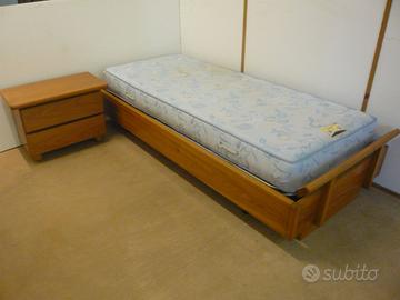 Letto con comodino