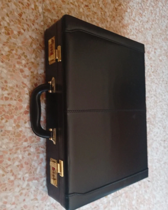 valigetta rigida con combinazione