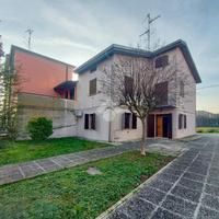 VILLA A SCHIERA A ROLO