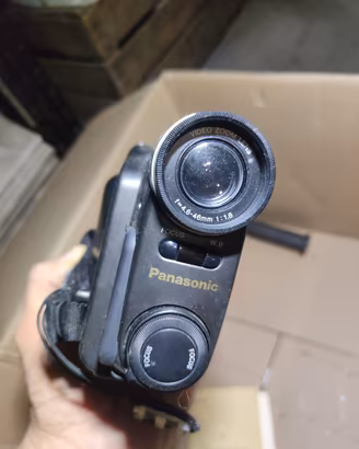 Videocamera Panasonic NV-R50 VHS-C vintage