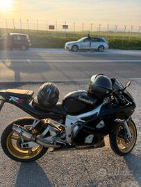 YAMAHA R6
