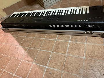 Piano digitale e master keyboard Kurzweil PC88