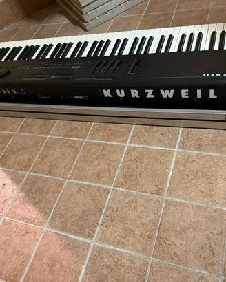 Piano digitale e master keyboard Kurzweil PC88
