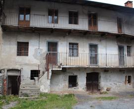 Casa di ampia metratura in centro Venasca