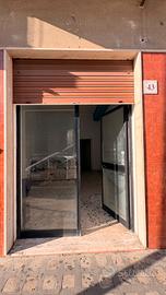 Barcellona P.G. - Locale commerciale piazza Alfano