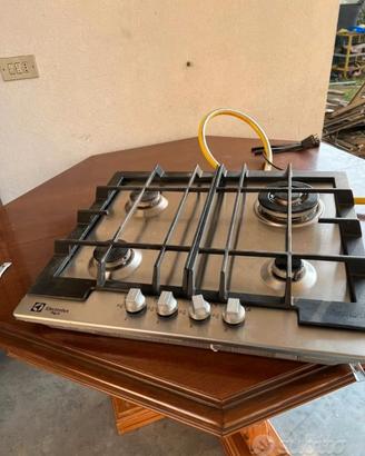 Piano cotura Electrolux 4 fuochi in buono stato