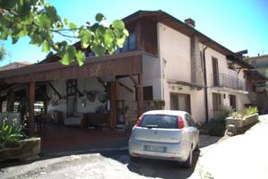 Casa indipendente di 365 m² con 5 locali e box aut