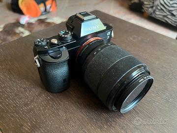 Sony a7 Mark I + Kit Lens + battery grip + 4 batt