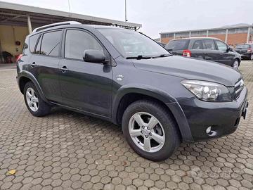 TOYOTA RAV 4 2.2 D-4D Luxury DISTRIBUZIONE NUOV