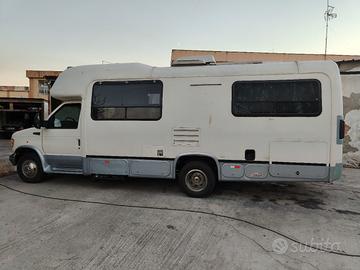 camper americano Ford 5300 cc 240 CV Diesel