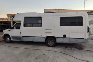 camper americano Ford 5300 cc 240 CV Diesel