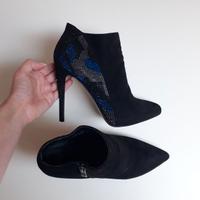 Stivaletti con tacco neri e blu con strass n. 39