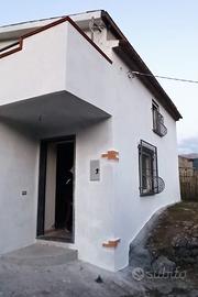 Casa su due livelli, quattro posti letti