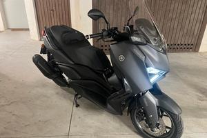 x-max 300 tech